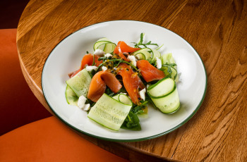 Салат с лососем