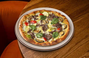 Пицца с мраморной говядиной