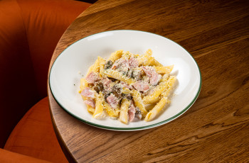 Пенне с ветчиной и грибами