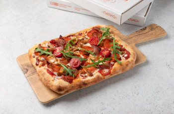 Пиццетта мясная с луком Бальзамик