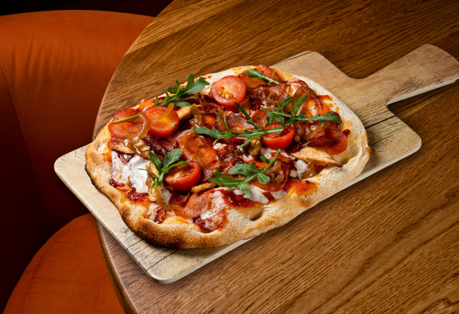 Пиццетта мясная с луком Бальзамик